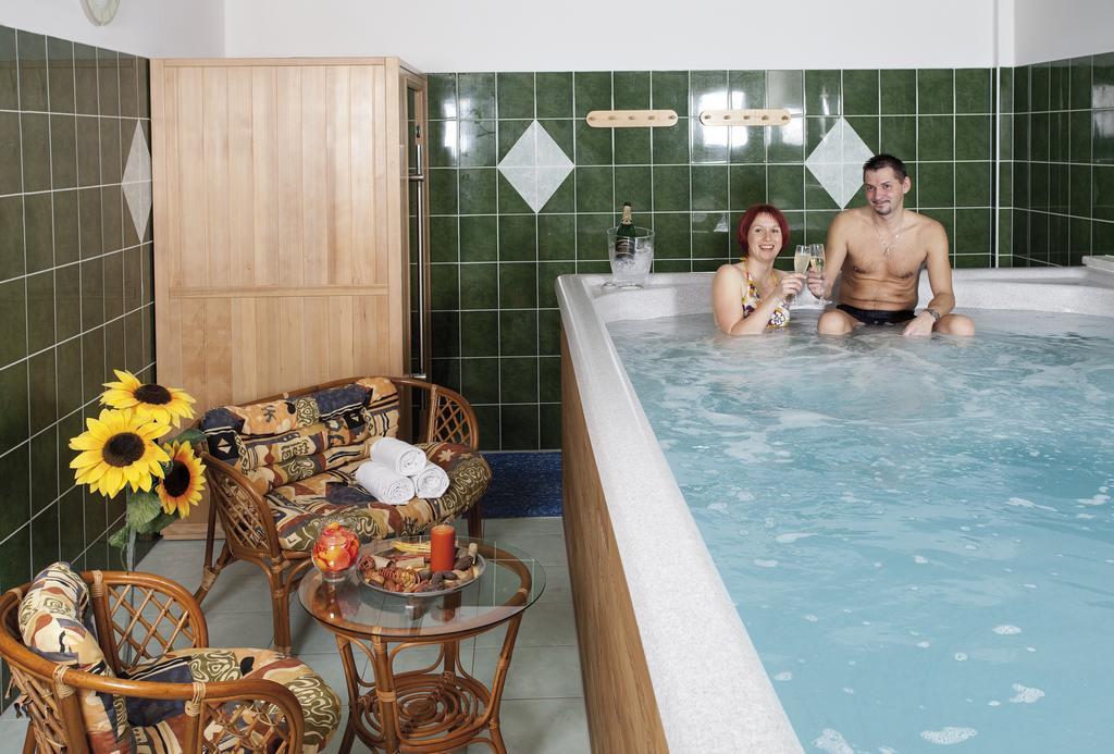 Wellness Hotel Marlin Nova Pec Bagian luar foto